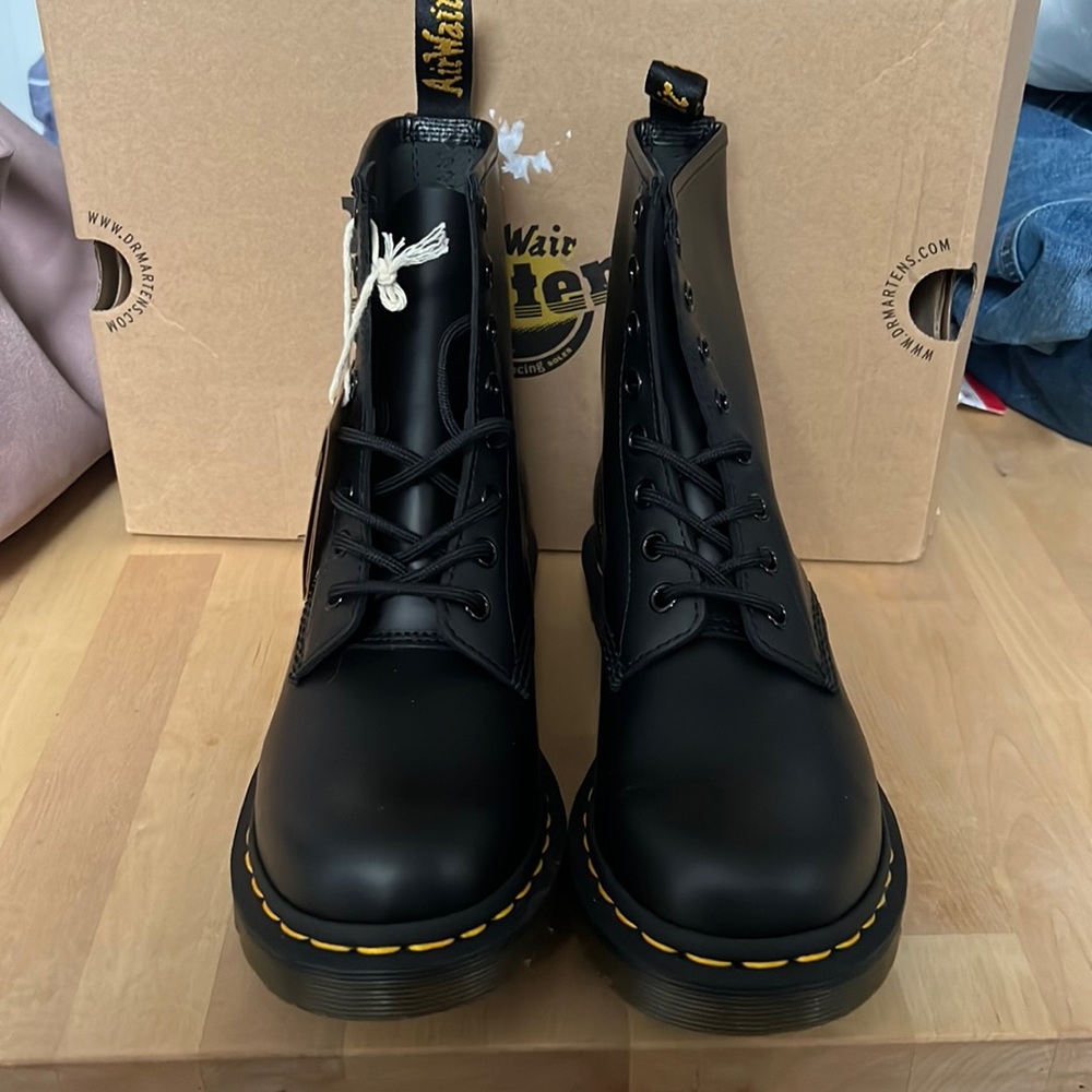 Dr. Martens Air Wave Black Smooth 1460 W size 7 womens NWT And in Box
